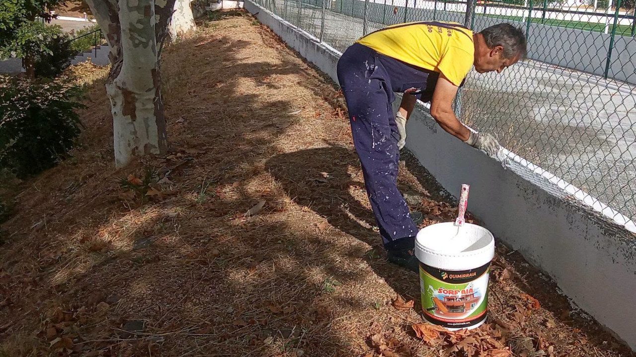 Limpeza e pintura junto ao Polidesportivo