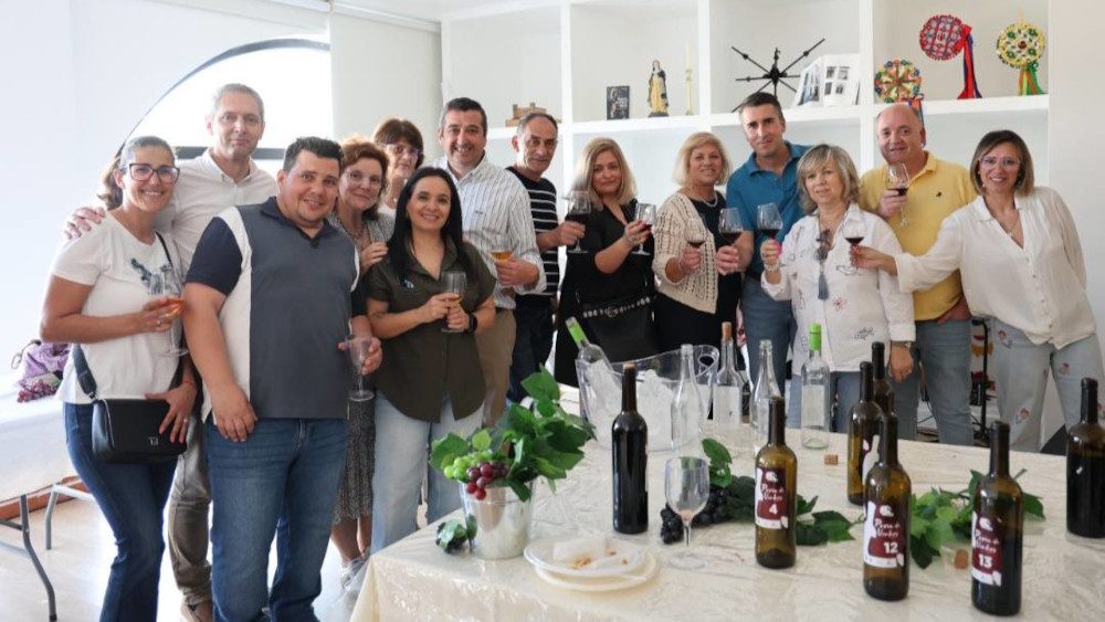 Tarde de convívio e amizade dedicada à prova de vinhos